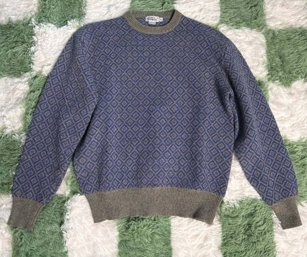 Hilwin 100% Cashmere Sweater Size M Blue Geometric Crewneck